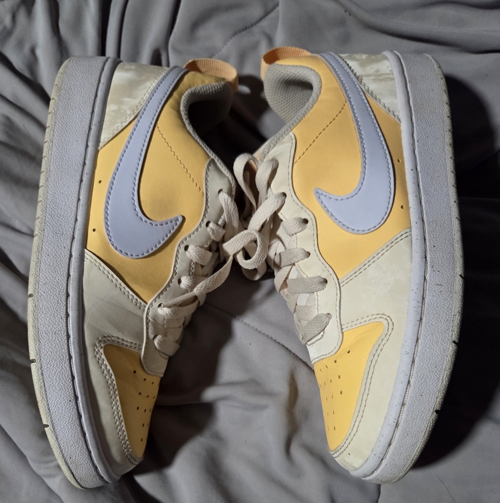 YELLOW NIKE COURT BOROUGH LOW 5y Or 7 Womens